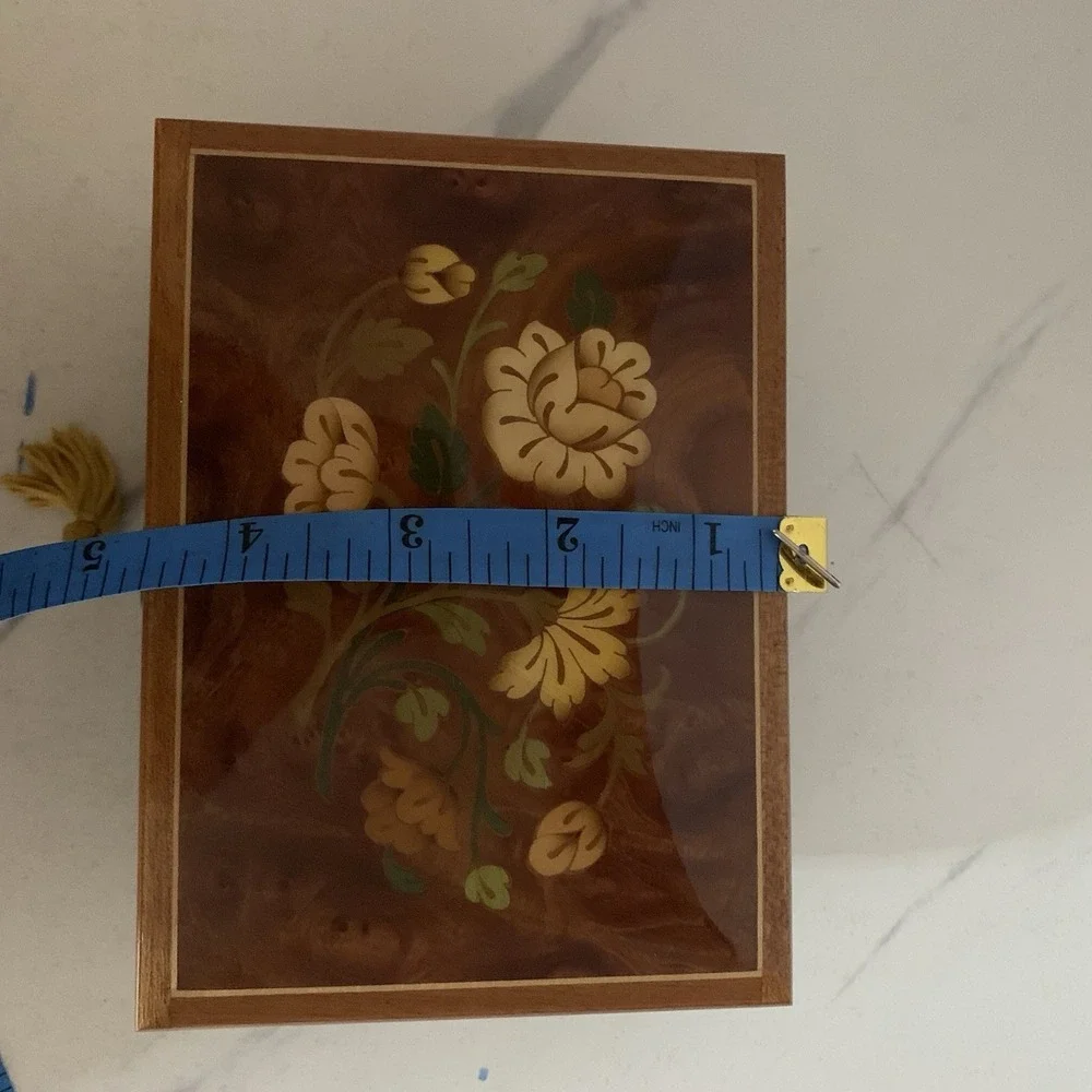 Sorrento Wood Veneer Music Jewelry Box w Key, Reuge Movement Memory